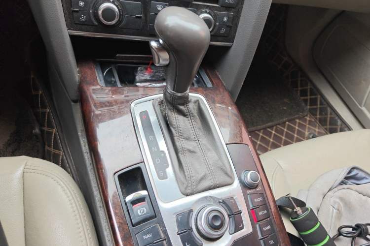 Used Audi A6L 2011 2.0 TFSI Automatic Standard Edition Gear Lever