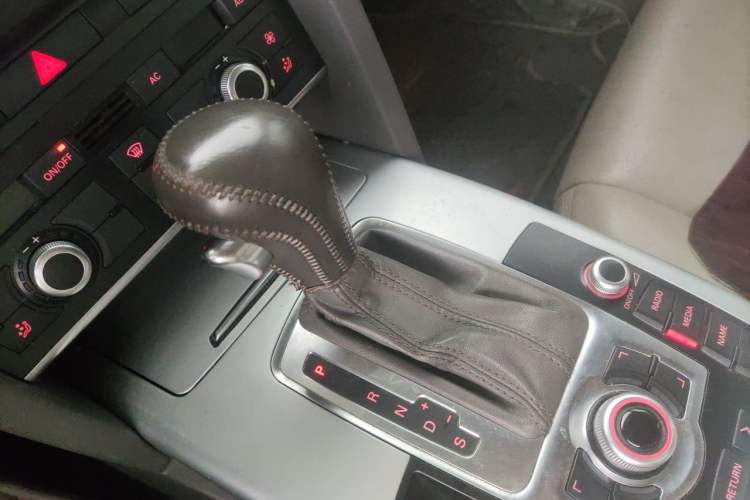 Used Audi A6L 2011 2.0 TFSI Automatic Standard Edition Gear Lever