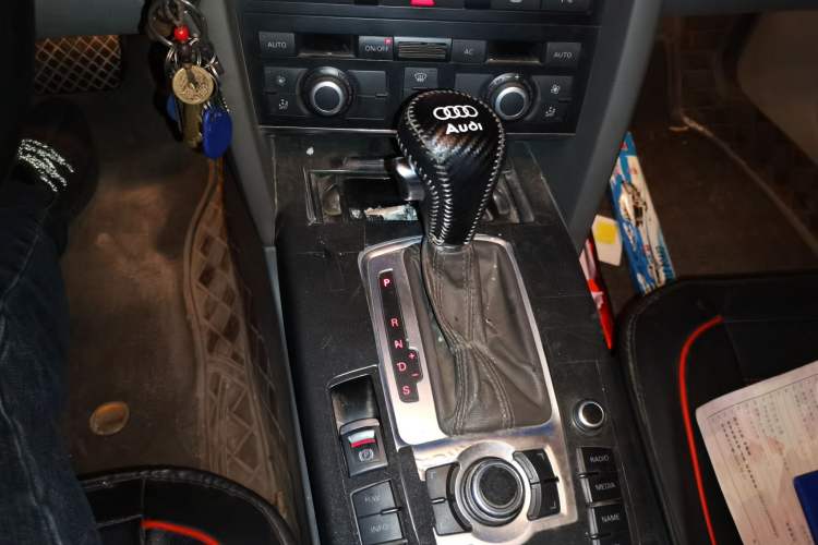 Used Audi A6L 2011 2.0 TFSI Automatic Standard Edition Gear Lever