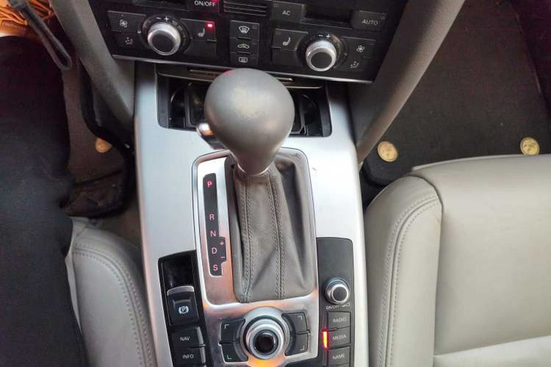 Used Audi A6L 2011 2.0 TFSI Automatic Standard Edition Gear Lever
