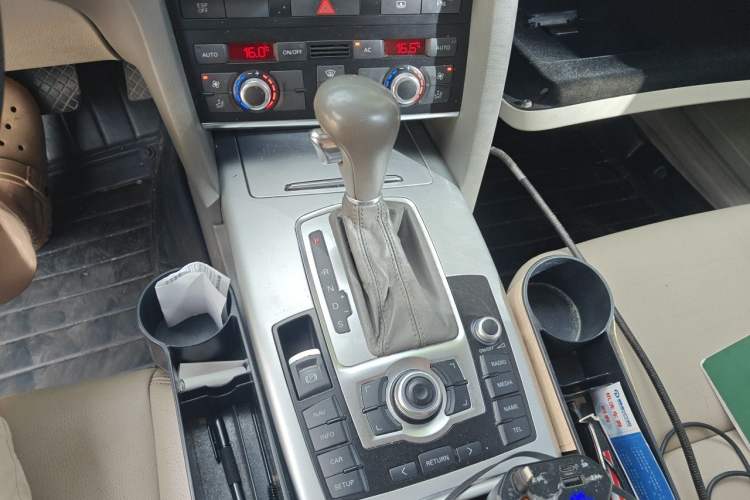 Used Audi A6L 2011 2.0 TFSI Automatic Standard Edition Gear Lever