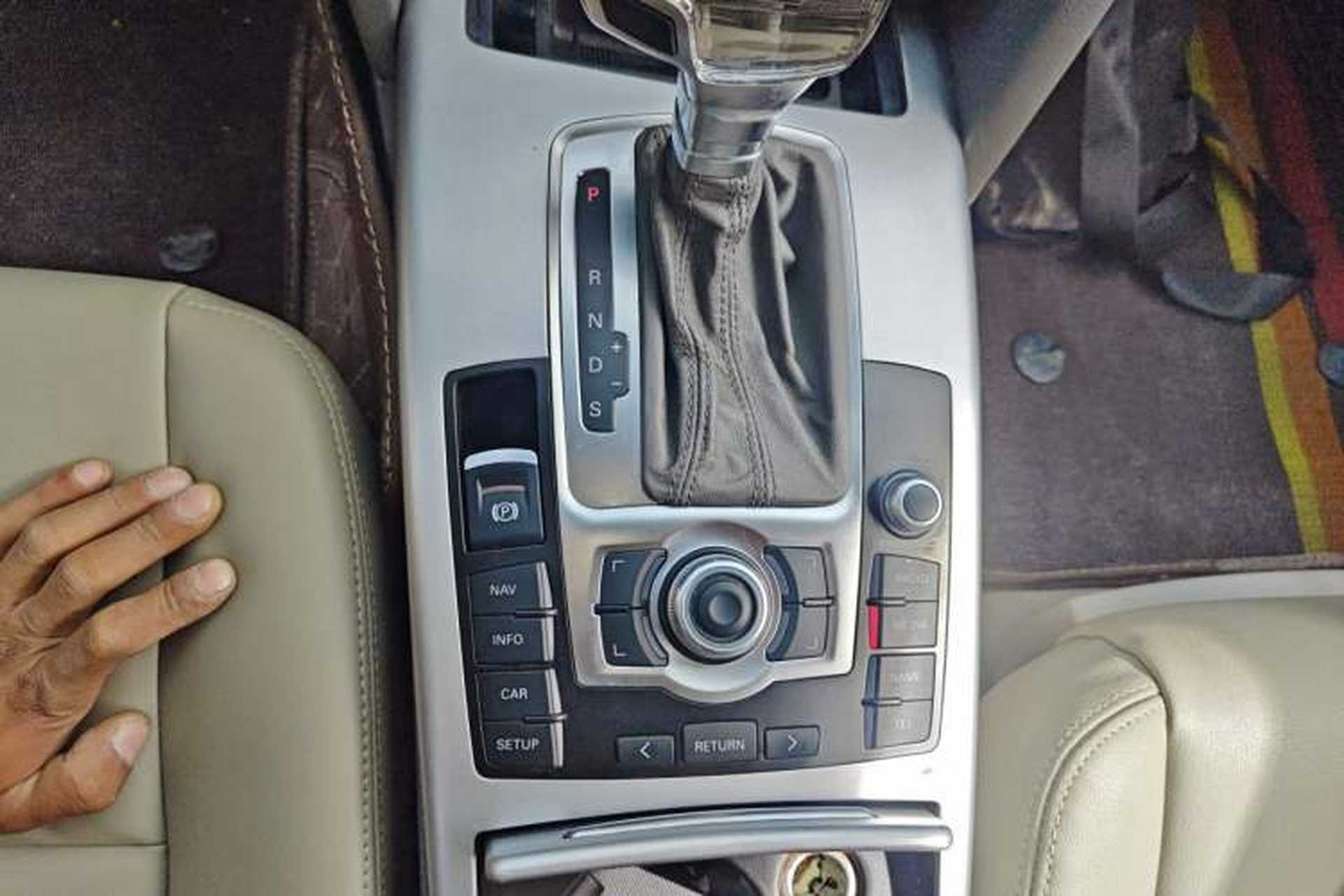 Used Audi A6L 2011 2.0 TFSI Automatic Standard Edition Gear Lever