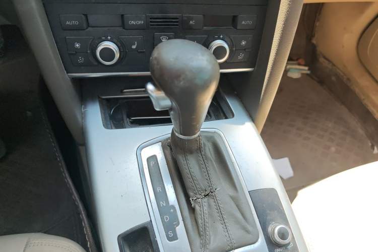 Used Audi A6L 2011 2.0 TFSI Automatic Standard Edition Gear Lever
