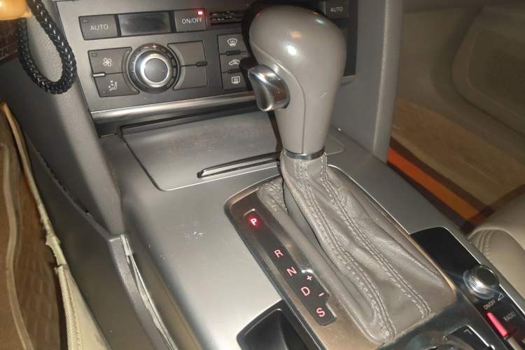 Used Audi A6L 2011 2.0 TFSI Automatic Standard Edition Gear Lever