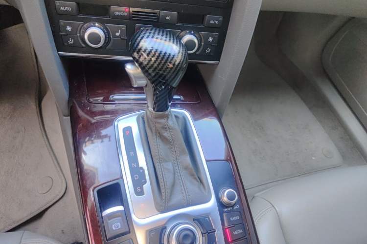 Used Audi A6L 2011 2.0 TFSI automatic Comfort trim Gear Lever