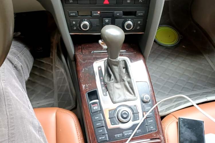 Used Audi A6L 2011 2.0 TFSI Automatic Standard Edition Gear Lever