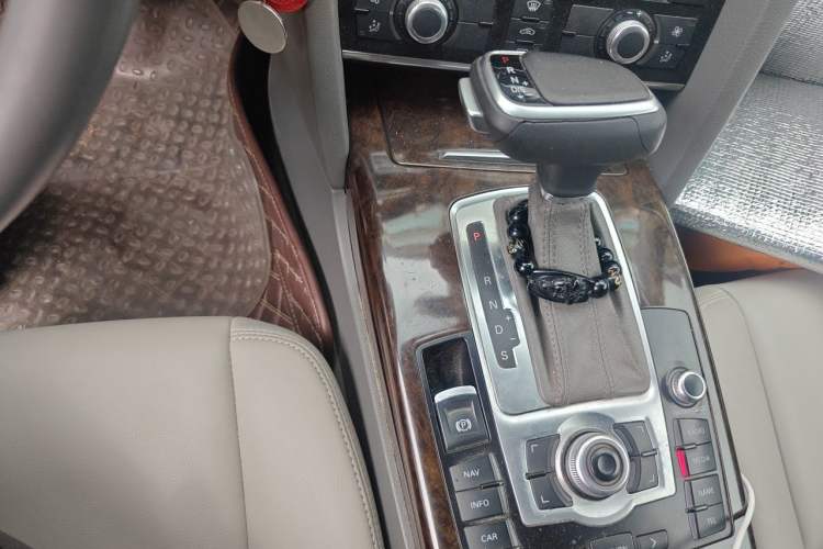 Used Audi A6L 2011 2.0 TFSI Automatic Standard Edition Gear Lever