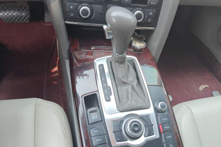 Used Audi A6L 2011 2.0 TFSI Automatic Standard Edition Gear Lever