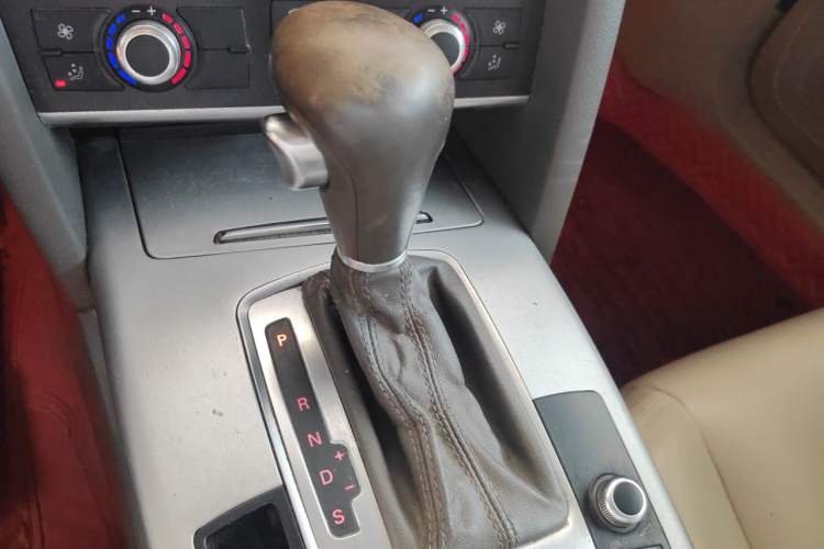 Used Audi A6L 2011 2.0 TFSI Automatic Standard Edition Gear Lever
