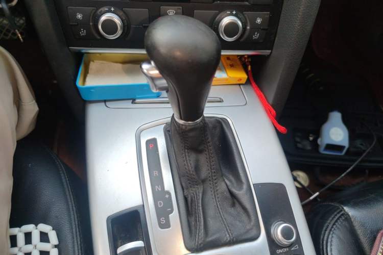 Used Audi A6L 2011 2.0 TFSI automatic Comfort trim Gear Lever