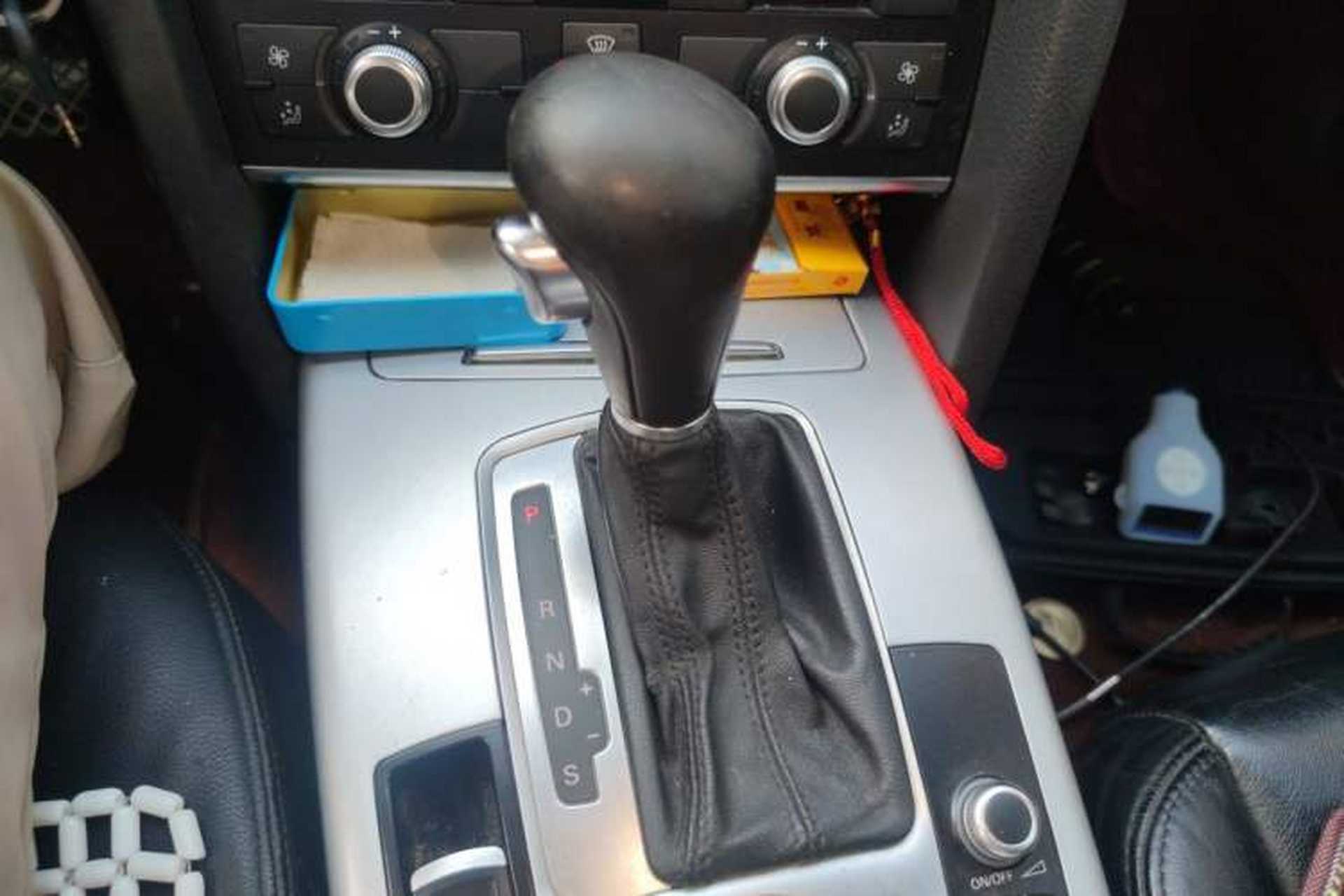 Used Audi A6L 2011 2.0 TFSI automatic Comfort trim Gear Lever