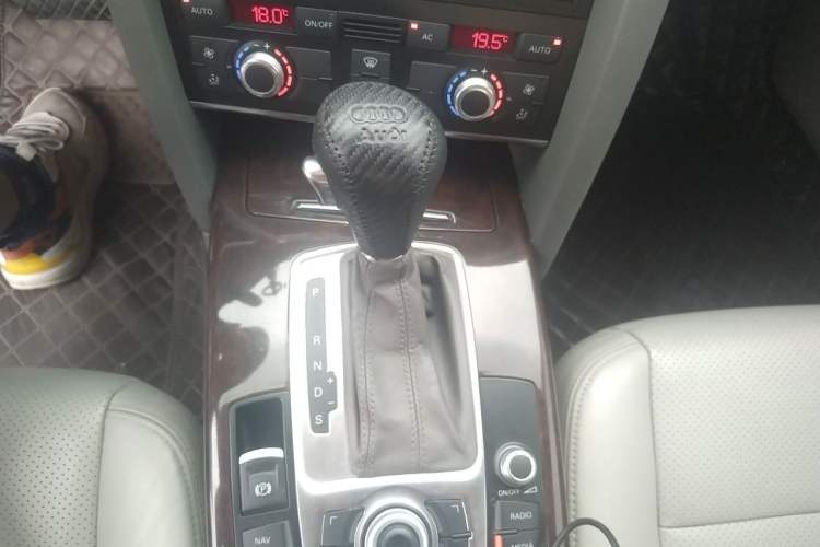 Used Audi A6L 2011 2.0 TFSI Automatic Standard Edition Gear Lever