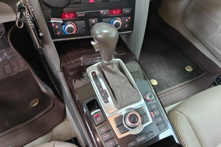 Used Audi A6L 2011 2.0 TFSI Automatic Standard Edition Gear Lever