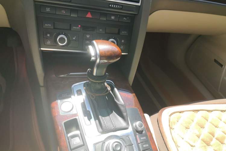 Used Audi A6L 2011 2.4L Comfort Edition Gear Lever