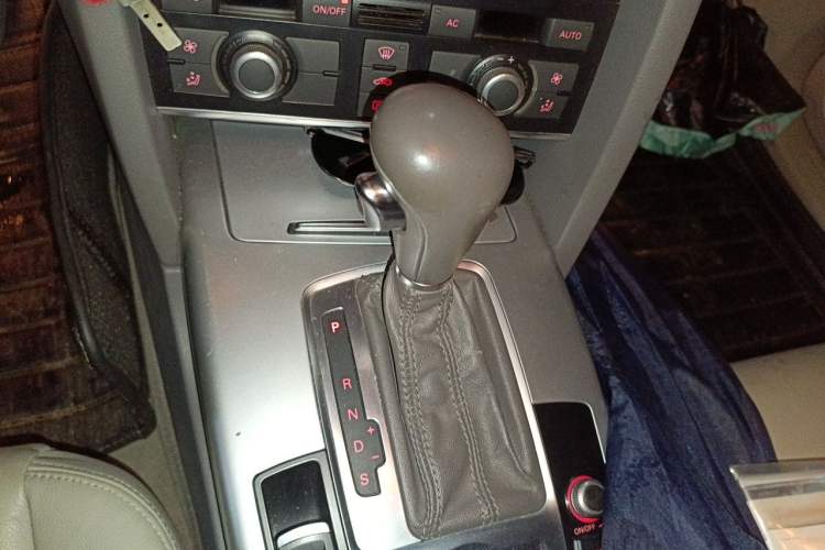 Used Audi A6L 2011 2.0 TFSI Automatic Standard Edition Gear Lever