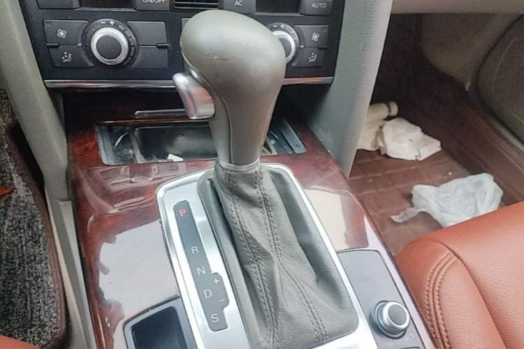 Used Audi A6L 2011 2.0 TFSI Automatic Standard Edition Gear Lever