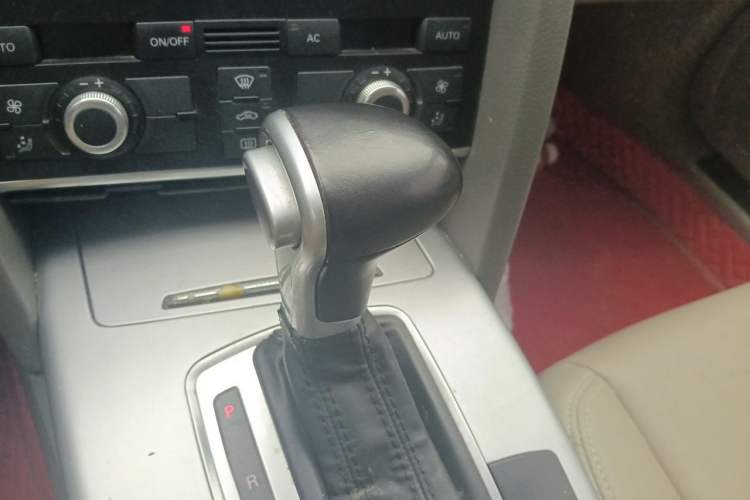 Used Audi A6L 2011 2.0 TFSI Automatic Standard Edition Gear Lever