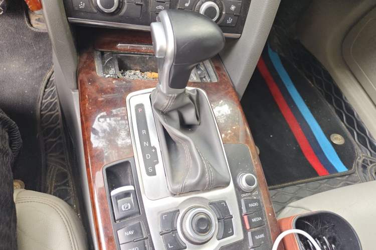Used Audi A6L 2011 2.4L Technology Edition Gear Lever