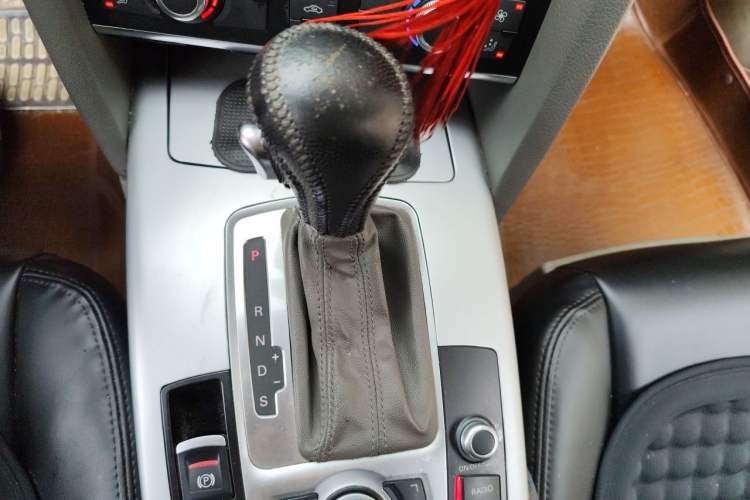 Used Audi A6L 2011 2.0 TFSI Automatic Standard Edition Gear Lever