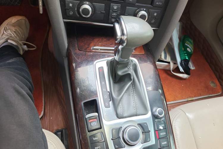 Used Audi A6L 2011 2.0 TFSI Automatic Standard Edition Gear Lever