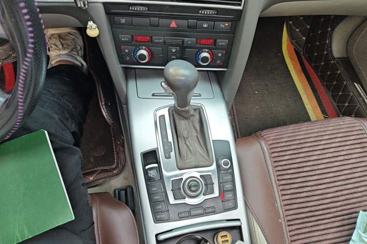 Used Audi A6L 2011 2.0 TFSI Automatic Standard Edition Gear Lever