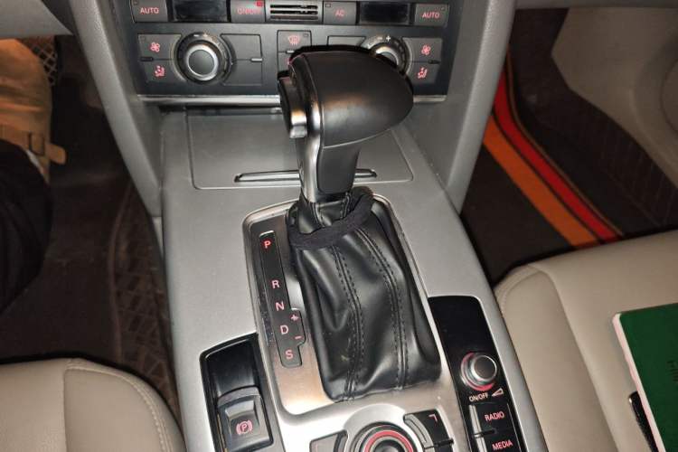Used Audi A6L 2011 2.0 TFSI Automatic Standard Edition Gear Lever