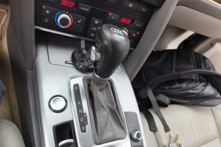 Used Audi A6L 2011 2.0 TFSI automatic Comfort trim Gear Lever