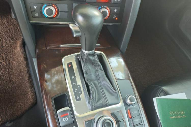 Used Audi A6L 2011 2.0 TFSI Automatic Standard Edition Gear Lever