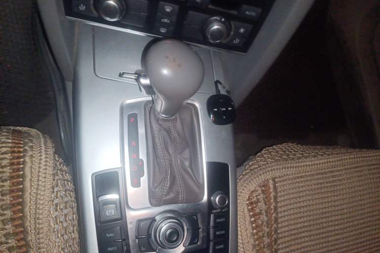 Used Audi A6L 2011 2.0 TFSI Automatic Standard Edition Gear Lever