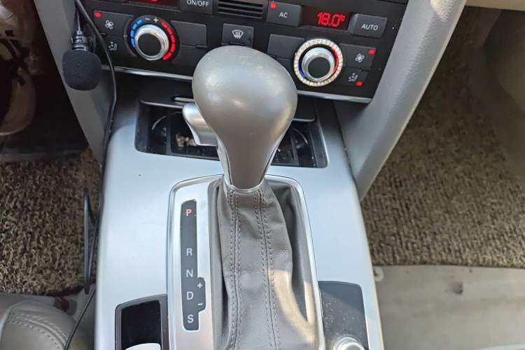 Used Audi A6L 2011 2.0 TFSI Automatic Standard Edition Gear Lever