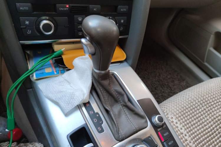 Used Audi A6L 2011 2.0 TFSI Automatic Standard Edition Gear Lever