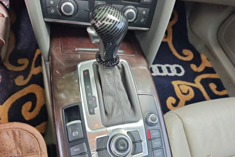 Used Audi A6L 2011 2.0 TFSI Automatic Standard Edition Gear Lever