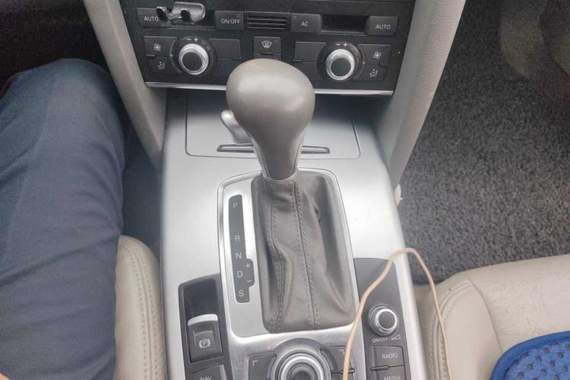 Used Audi A6L 2011 2.0 TFSI Automatic Standard Edition Gear Lever