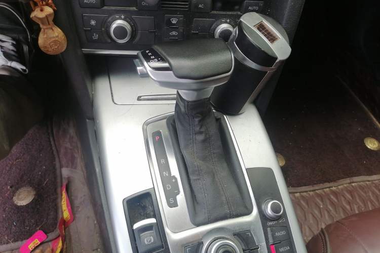 Used Audi A6L 2011 2.0 TFSI Automatic Standard Edition Gear Lever