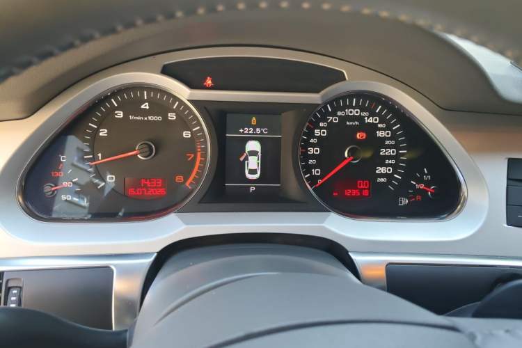 Used Audi A6L 2011 2.0 TFSI automatic Comfort trim Instrument Cluster