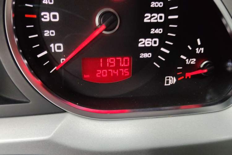 Used Audi A6L 2011 2.0 TFSI Automatic Standard Edition Odometer Close Up