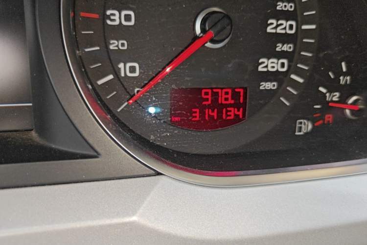 Used Audi A6L 2011 2.4L Technology Edition Odometer Close Up