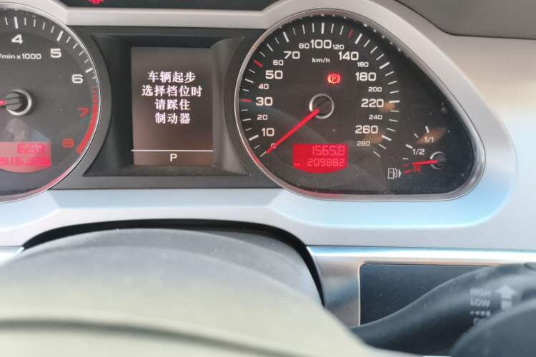 Used Audi A6L 2011 2.0 TFSI Automatic Standard Edition Odometer Close Up