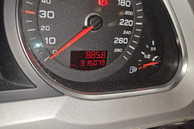 Used Audi A6L 2011 2.0 TFSI Automatic Standard Edition Odometer Close Up