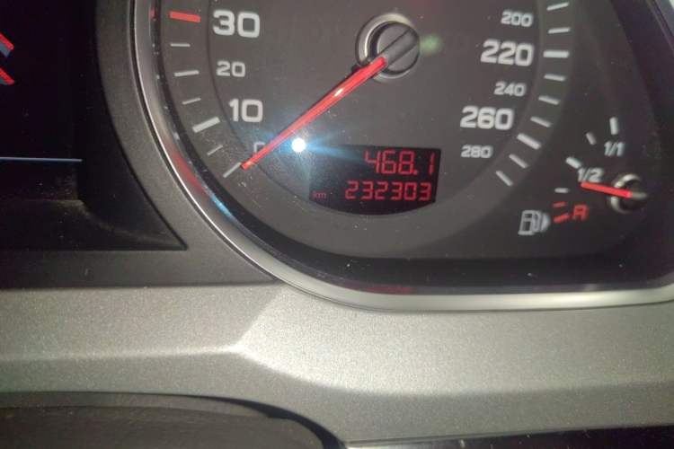 Used Audi A6L 2011 2.0 TFSI Automatic Standard Edition Odometer Close Up