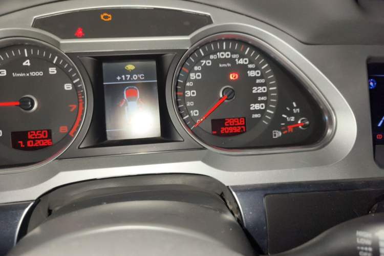 Used Audi A6L 2011 2.0 TFSI Automatic Standard Edition Odometer Close Up