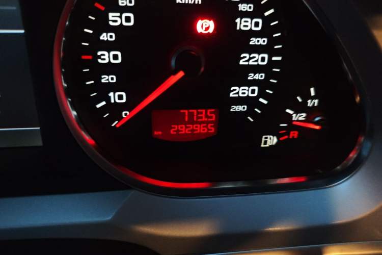 Used Audi A6L 2011 3.0 TFSI quattro Luxury Model Odometer Close Up
