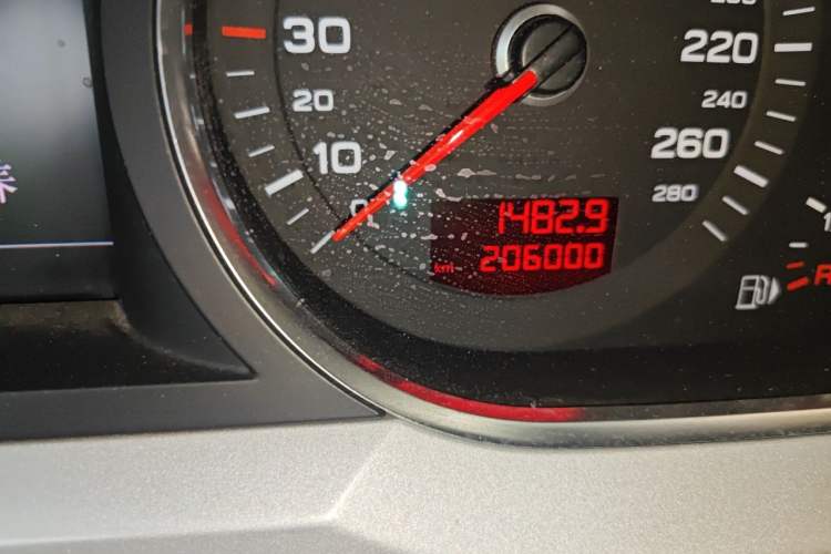 Used Audi A6L 2011 2.0 TFSI automatic Comfort trim Odometer Close Up