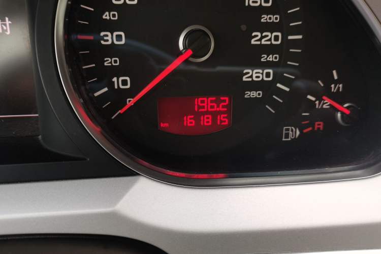 Used Audi A6L 2011 2.7 TDI Comfort Model Odometer Close Up
