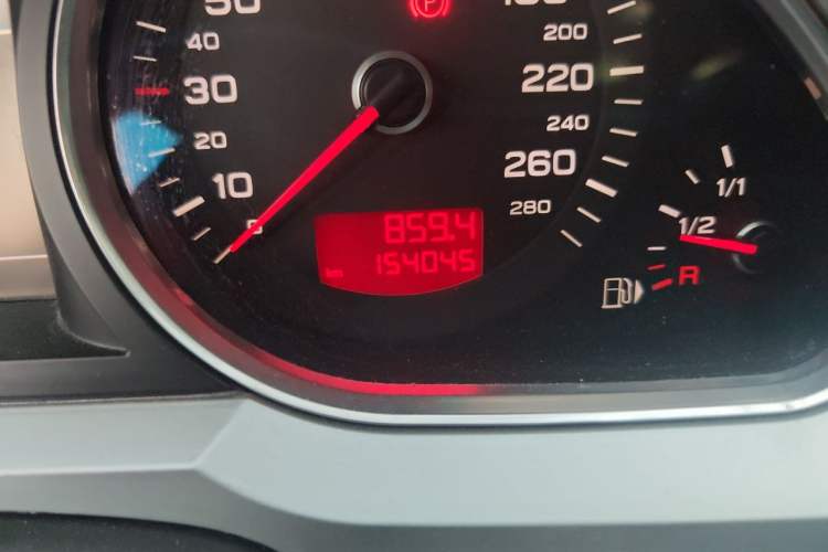 Used Audi A6L 2011 2.0 TFSI Automatic Standard Edition Odometer Close Up