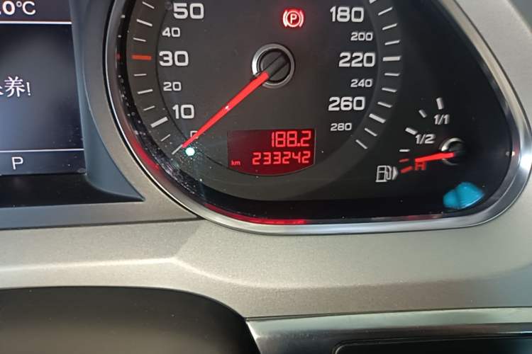 Used Audi A6L 2011 2.0 TFSI Automatic Standard Edition Odometer Close Up