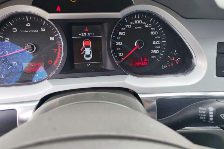 Used Audi A6L 2011 2.0 TFSI Automatic Standard Edition Odometer Close Up