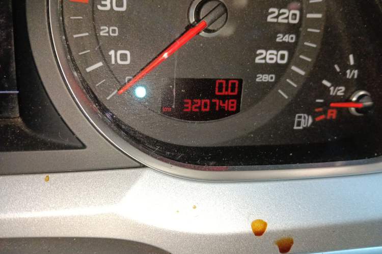 Used Audi A6L 2011 2.4L Comfort Edition Odometer Close Up
