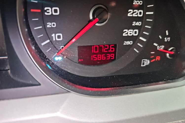 Used Audi A6L 2011 2.0 TFSI Automatic Standard Edition Odometer Close Up