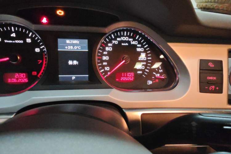 Used Audi A6L 2011 2.0 TFSI Automatic Standard Edition Odometer Close Up